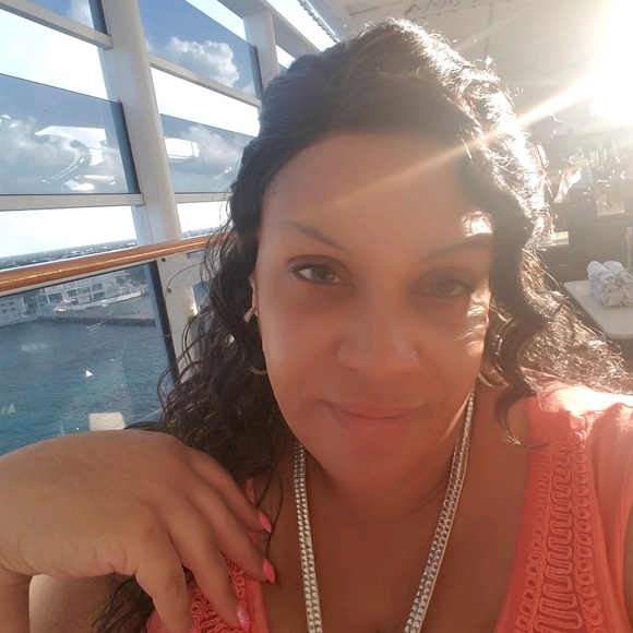 Meet your Posher, Lisa - Picture 1 of 1